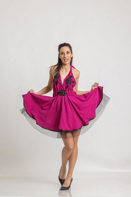 Мини коктейлна рокля с гол гръб